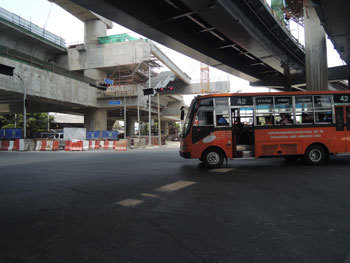 Bus42 Tha Phra