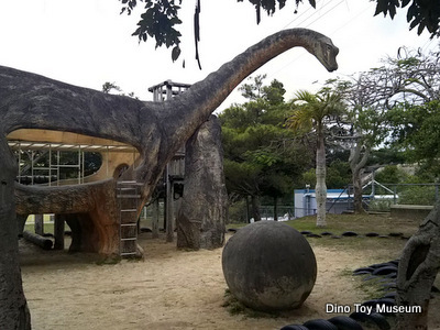 那覇市・具志宮城東公園の巨大恐竜