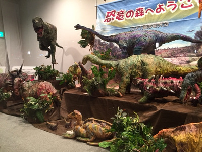亀井由美子個展　紙の大恐竜「躍動の時代」