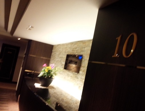 10階エレベーターホール　長浜ロイヤルホテル