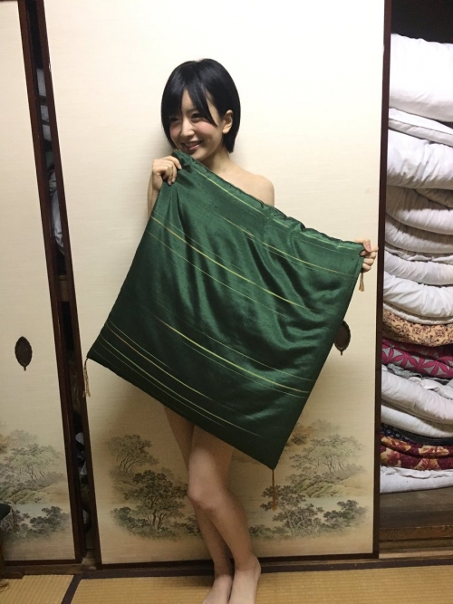 須藤凜々花、「浴衣脱がされショット」に絶賛の声　“下ネタ”好きキャラでも人気上昇