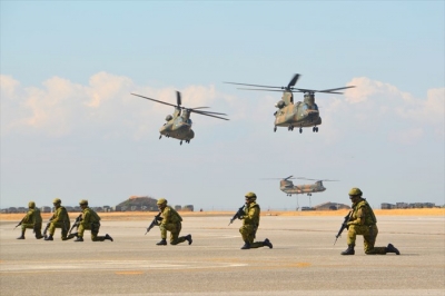 CH-47による高機動車投入（木更津駐屯地）