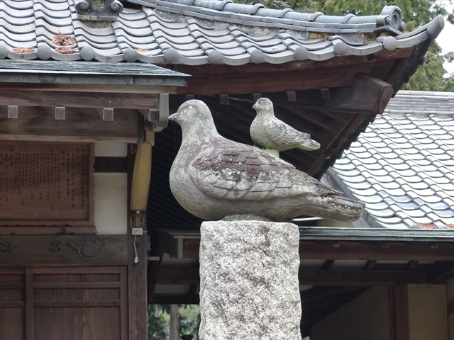 鳩の像