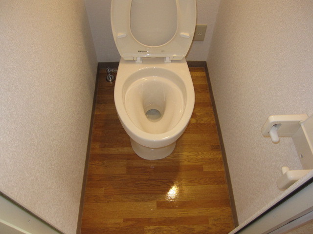 東京都調布市　賃貸物件原状回復　入居者退去後空き室１Ｒハウスクリーニング　トイレ清掃　作業完了後　１