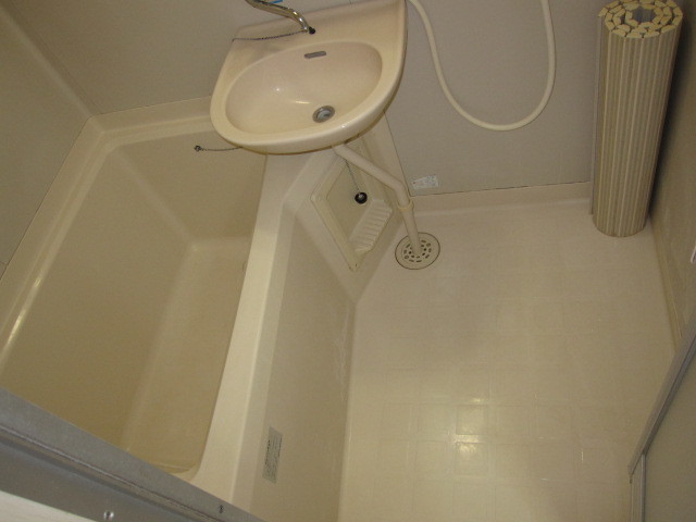 埼玉県所沢市　空き室賃貸物件原状回復　１R全体ハウスクリーニング　浴室ユニットバス清掃　作業完了後　１