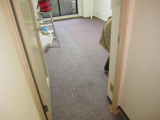 東京都杉並区　空き室分譲マンション　洋間床グリッパー式カーペット張替え　作業風景　３