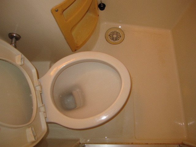 東京都調布市　賃貸物件原状回復　入居者退去後空き室１Ｒハウスクリーニング　浴室ユニットバス清掃　作業完了後　１