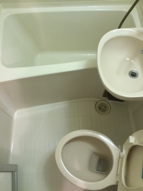 東京都杉並区　賃貸物件原状回復　１Ｋハウスクリーニング　浴室ユニットバス清掃　作業完了後　１