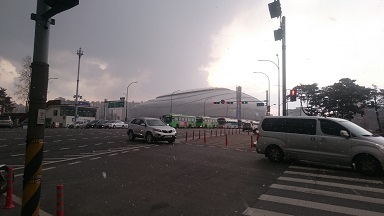 雪が舞うソウル市内